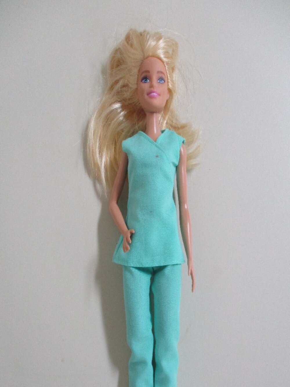 Mattel Barbie Careers Doctor Barbie Doll Blonde with clothing Nurse Medic EUC